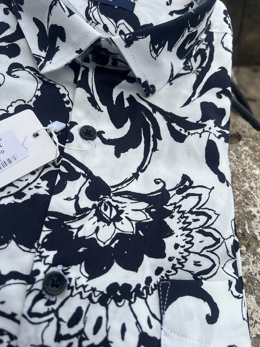 White Base black Big Leaf Print